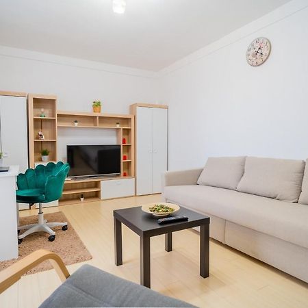 Serene 1Br Apartment With Workspace Bukarest Eksteriør billede