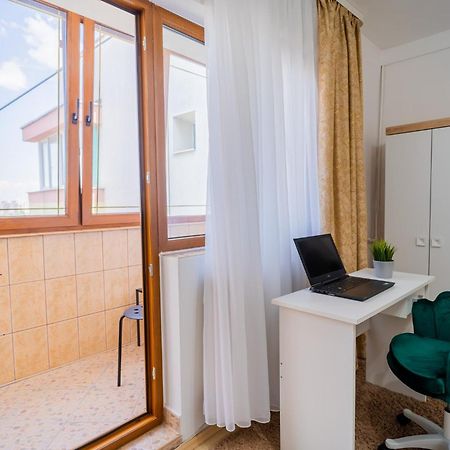 Serene 1Br Apartment With Workspace Bukarest Eksteriør billede