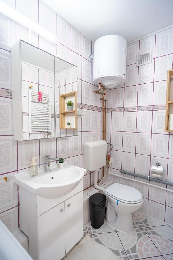 Serene 1Br Apartment With Workspace Bukarest Eksteriør billede